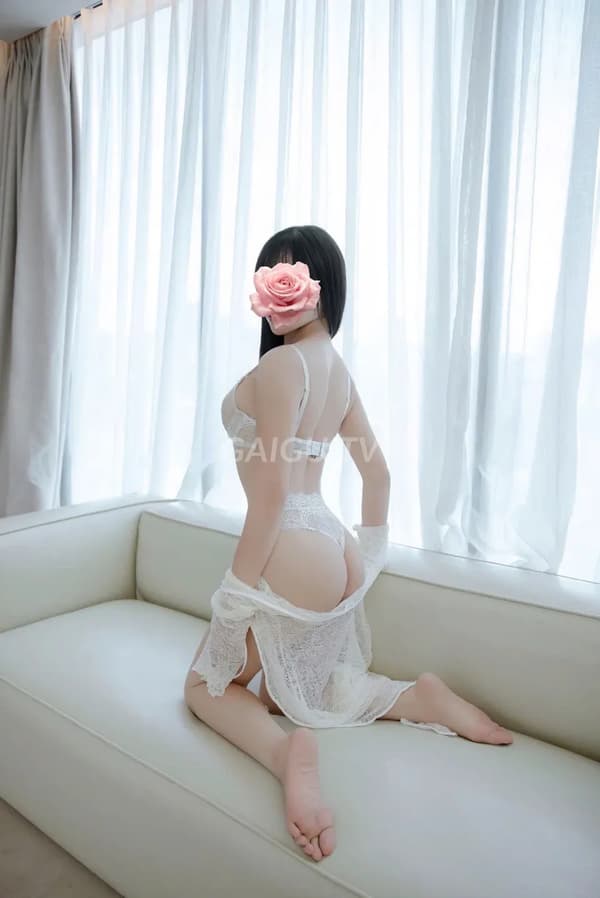 Linh Anh da trắng mịn dáng chuẩn phục vụ nhiệt tình 12