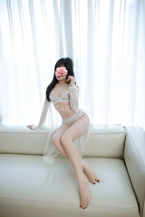 Linh Anh da trắng mịn dáng chuẩn phục vụ nhiệt tình 11