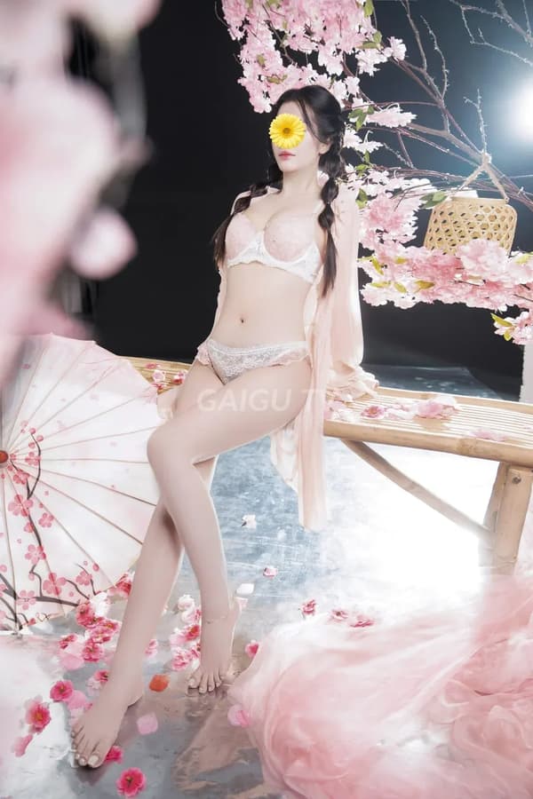 Lucky xinh dễ thương ngại ngùng nhiệt tình phục vụ 3