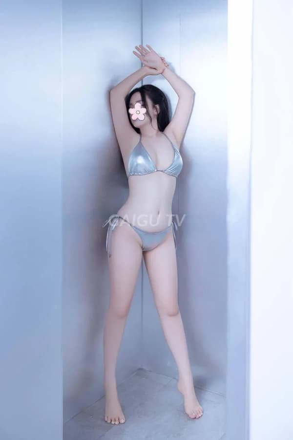 Minh Anh xinh xắn dáng chuẩn ngoan ngoãn chiều anh em hết mình 3