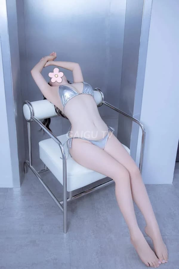 Minh Anh xinh xắn dáng chuẩn ngoan ngoãn chiều anh em hết mình 5