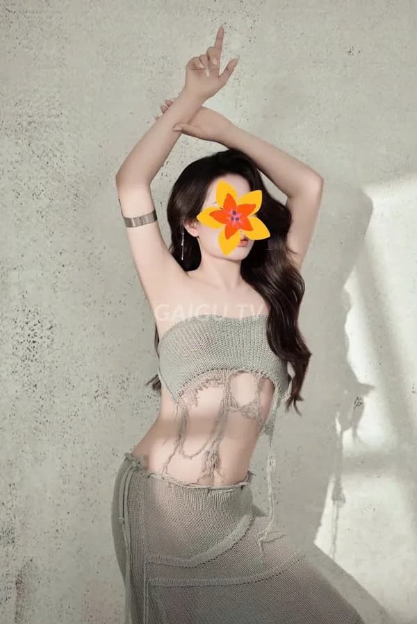 Tuyết Nhi sexy quyến rũ nhẹ nhàng tình cảm chiều khách say đắm 12