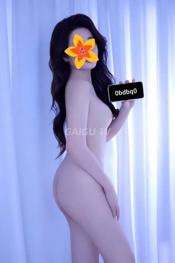 Tuyết Nhi sexy quyến rũ nhẹ nhàng tình cảm chiều khách say đắm 10