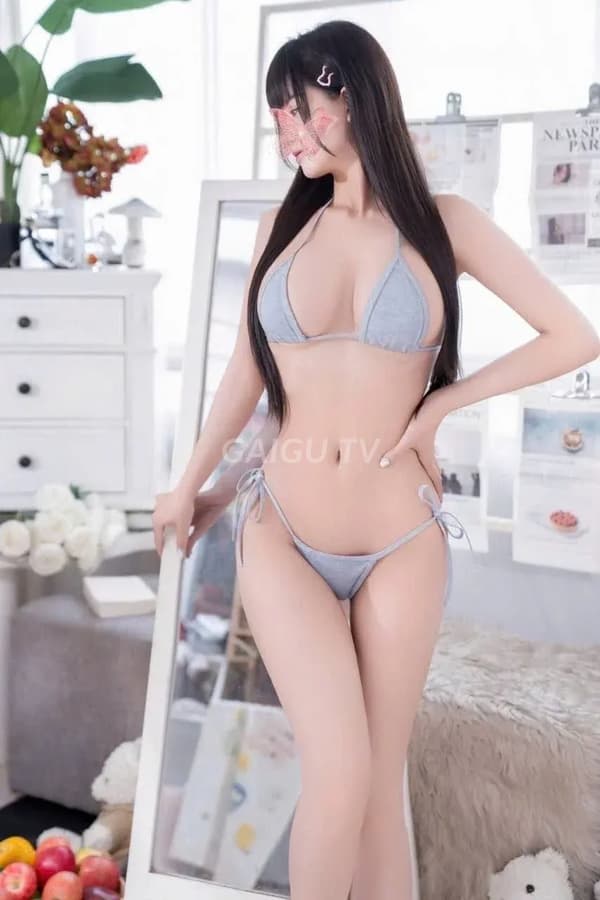 Dáng chuẩn vú vừa xinh My 10