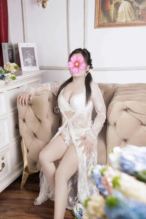 Ngọc Nhi body mũm mĩm ngực to thật chiều khách hết mình như người yêu 8