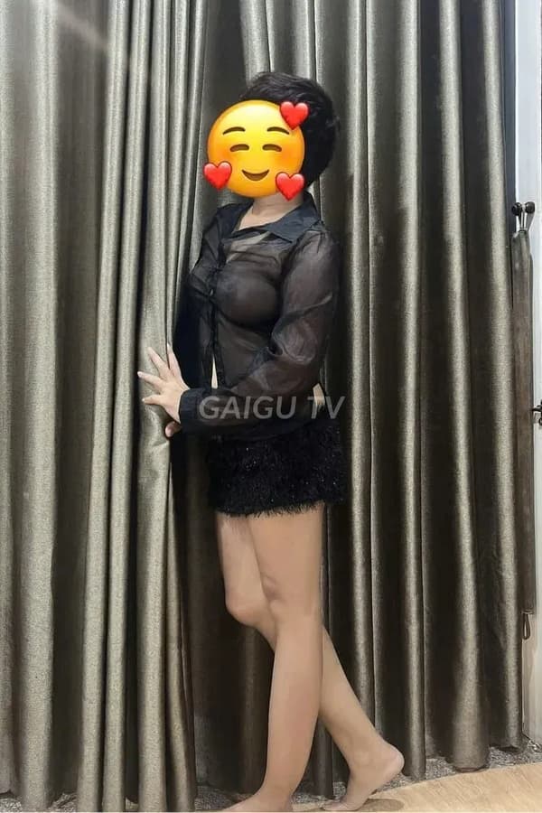 Ý Anh nhiệt tình chiều khách nhẹ nhàng như người yêu 8
