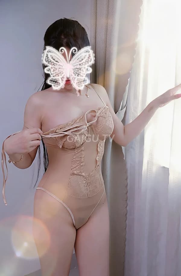 Xinh xắn dáng hot eo chuẩn mông cong Kim 9