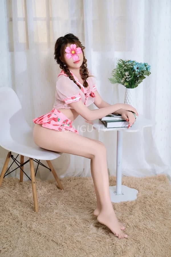 Hotgirl My dáng chuẩn ngọt ngào phục vụ nhẹ nhàng 2