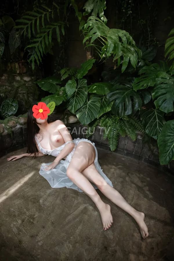 Vy Vy da trắng dáng chuẩn phục vụ nhiệt tình 10