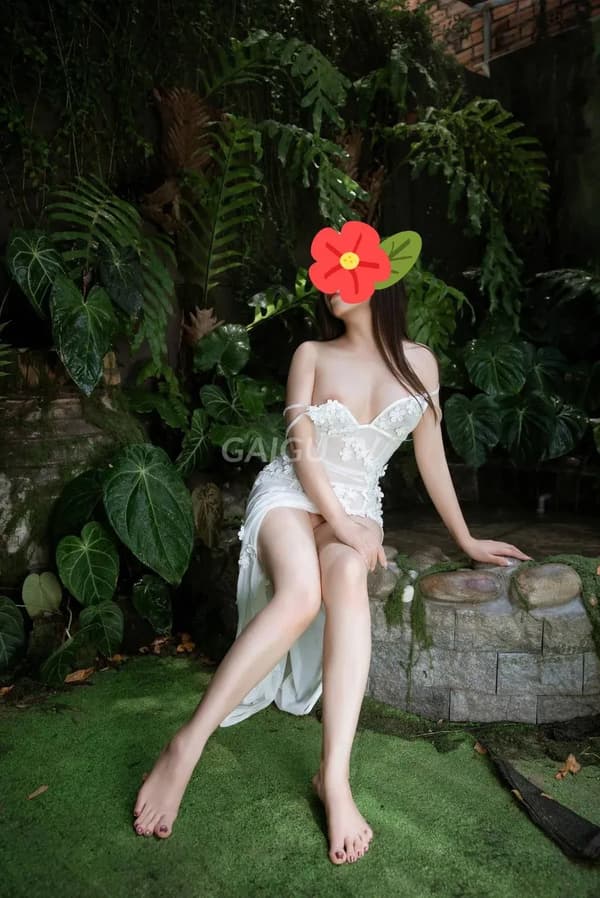 Vy Vy da trắng dáng chuẩn phục vụ nhiệt tình 13
