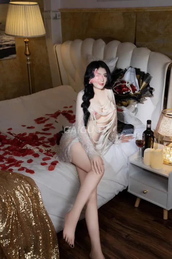 Khánh Linh xinh xắn với dáng người nóng bỏng 6