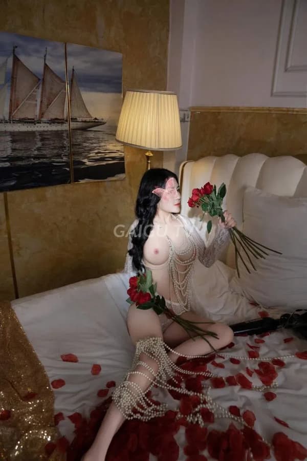 Khánh Linh xinh xắn với dáng người nóng bỏng 8