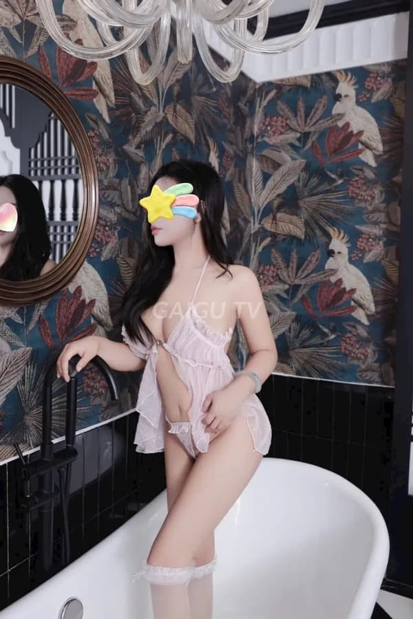 Nhi Nhi da trắng dáng chuẩn phục vụ nhiệt tình như người yêu 2