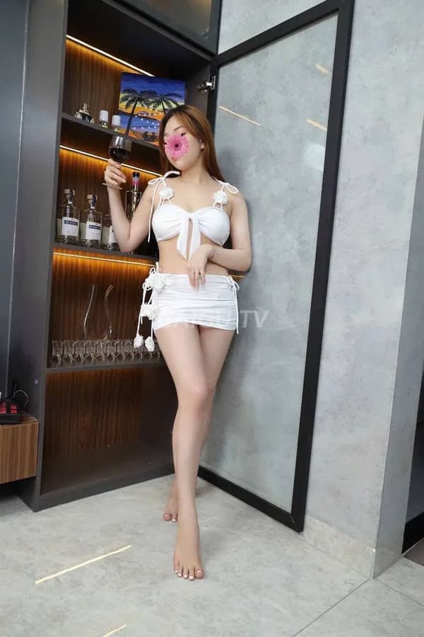 Huyền Anh Long Biên 22t hàng real da trắng 500k 4