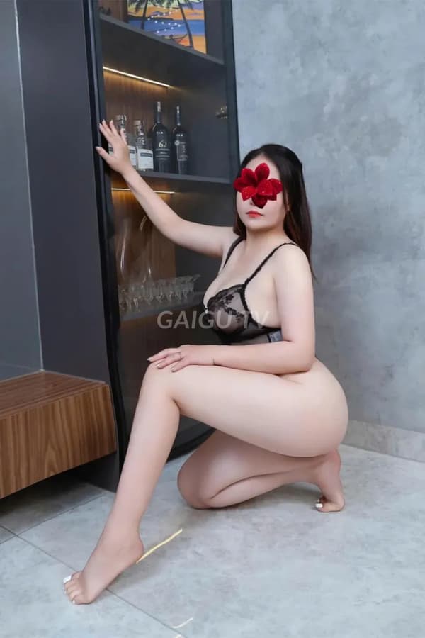 Kiều Bình Tân 300k mông to vai chắc bím mướt 6