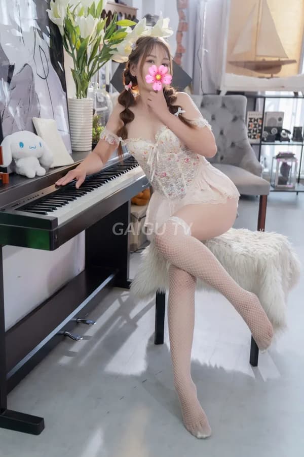 Thảo Như phục vụ nhẹ nhàng tình cảm như người yêu 11