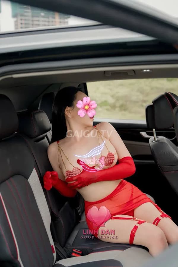 Dáng nhỏ nhắn vú căng nhiệt tình như người yêu Linh Đan 12