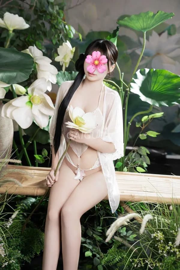 Ngọc body nuột nà nóng bỏng rất chiều khách 13