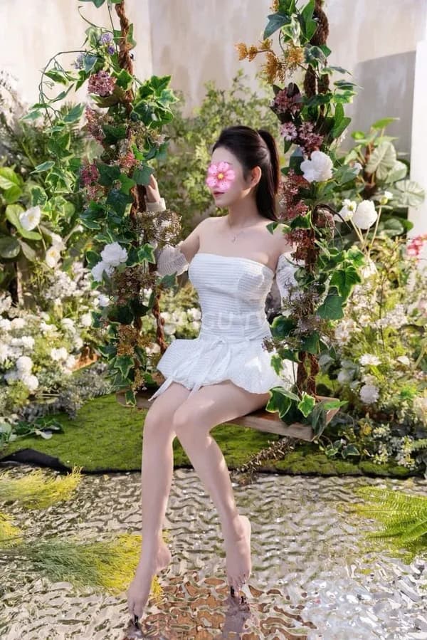 Minh Anh nhiệt tình chiều khách như người yêu 11