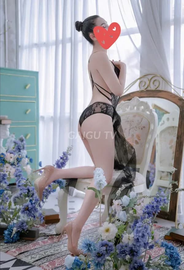 Minh Anh phục vụ nhiệt tình bốc lửa khát tình 2