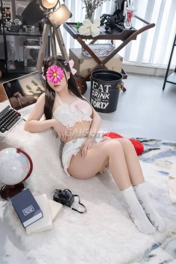 Gái xinh vú đẹp mông căng nhiệt tình chiều khách Linh 16