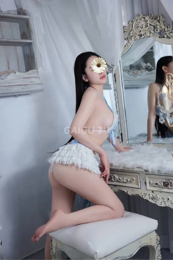 Hotgirl nhẹ nhàng chiều khách hết mình 9