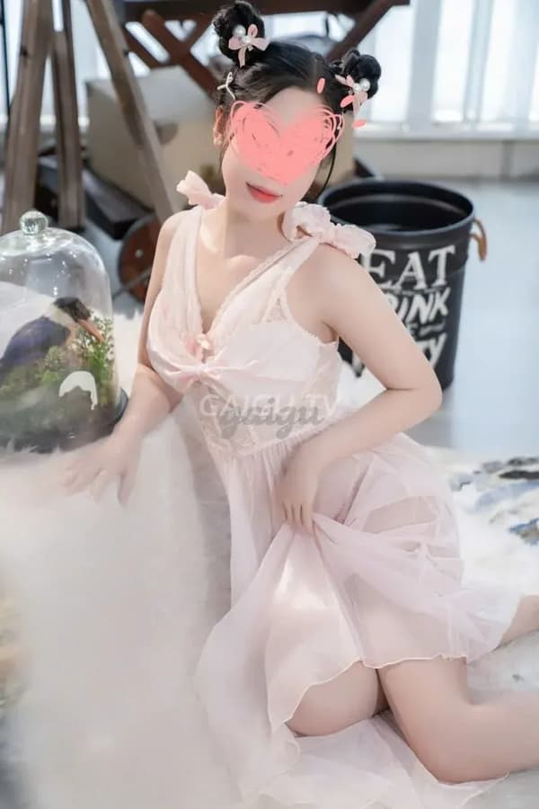 Gái miền Tây mặt xinh dáng chuẩn chiều khách Hà My 3