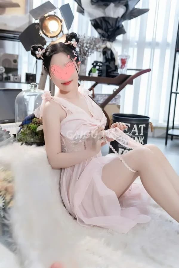 Gái miền Tây mặt xinh dáng chuẩn chiều khách Hà My 11