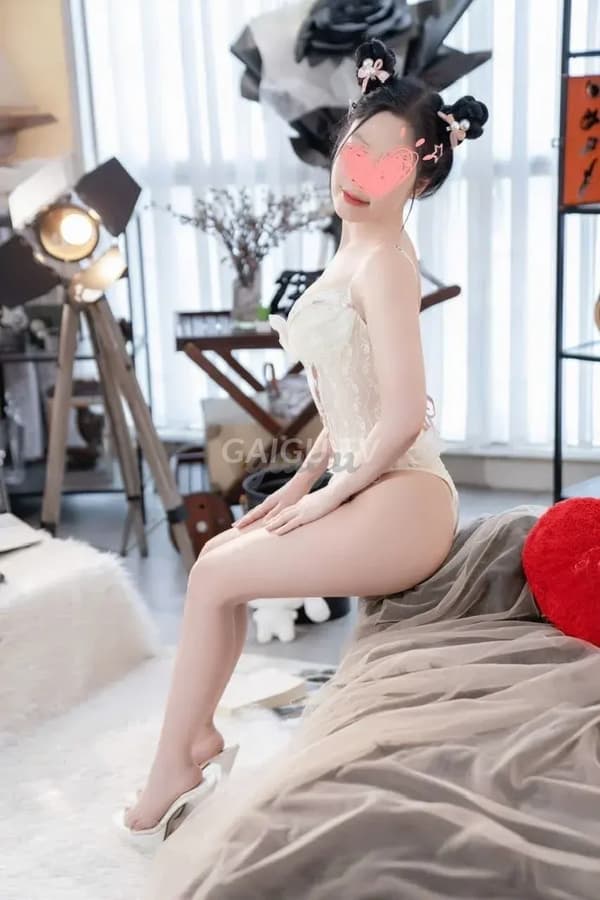 Gái miền Tây mặt xinh dáng chuẩn chiều khách Hà My 13