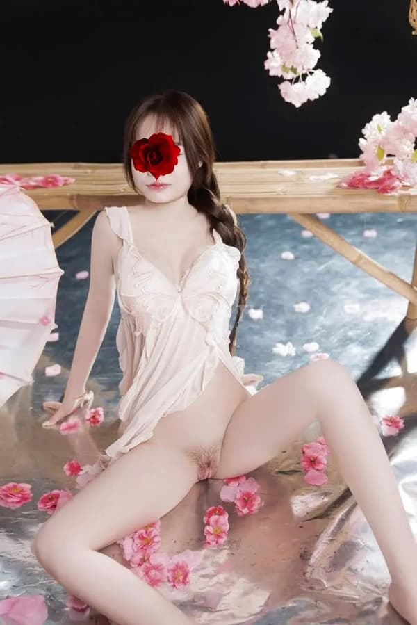 Dáng chuẩn mông cong Minh 2