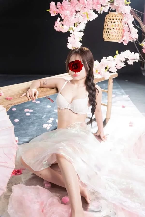Dáng chuẩn mông cong Minh 4