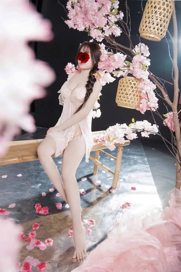 Dáng chuẩn mông cong Minh 5