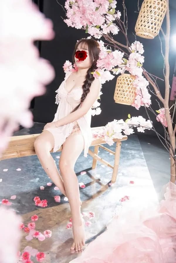 Dáng chuẩn mông cong Minh 7