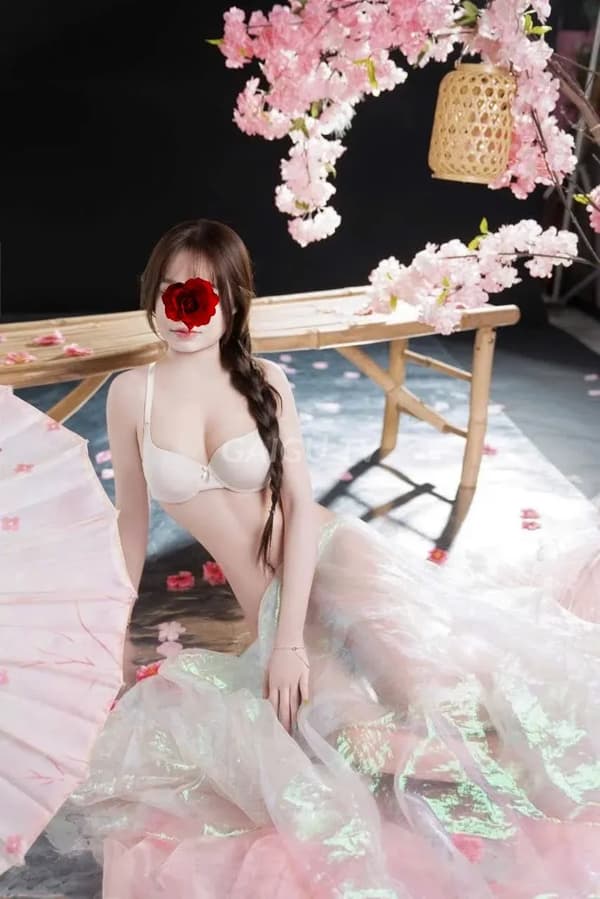 Dáng chuẩn mông cong Minh 19