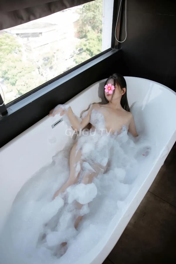Dáng chuẩn ngọt ngào nhẹ nhàng Hotgirl Khánh 5