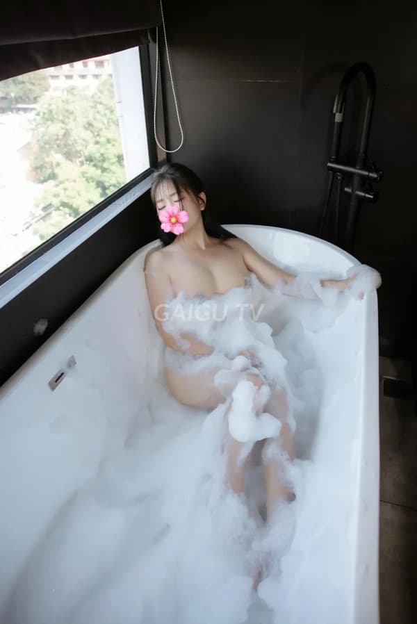 Dáng chuẩn ngọt ngào nhẹ nhàng Hotgirl Khánh 10