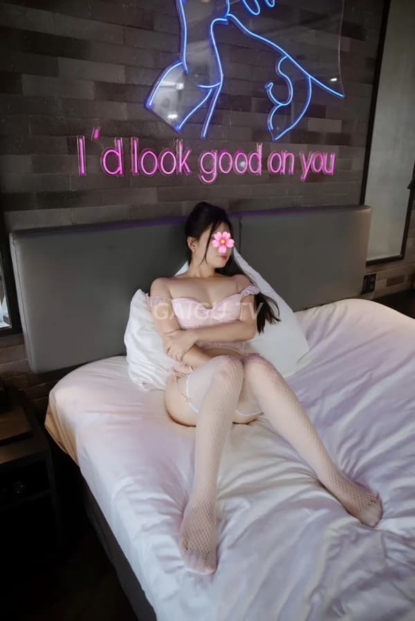 Dáng chuẩn ngọt ngào nhẹ nhàng Hotgirl Khánh 15