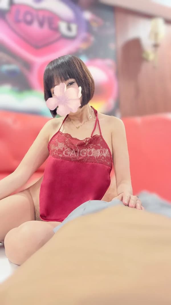 Chị nhiệt tình chiều khách 5
