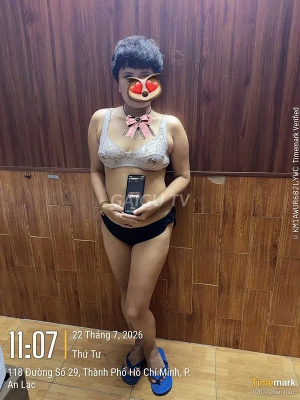 Quỳnh Anh phục vụ nhiệt tình nhẹ nhàng như người yêu 11
