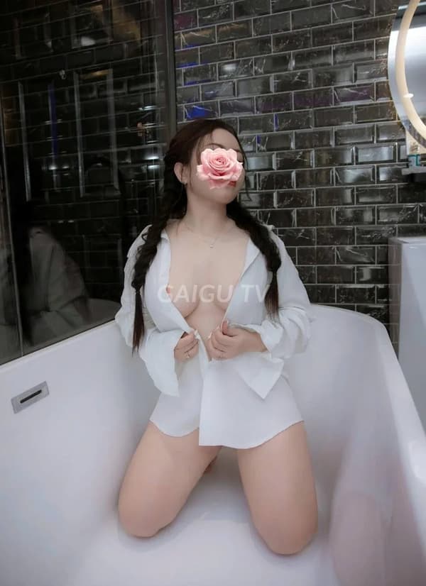 Em Hương Thảo body bốc lửa ngực to mông bự phục vụ nhiệt tình 2