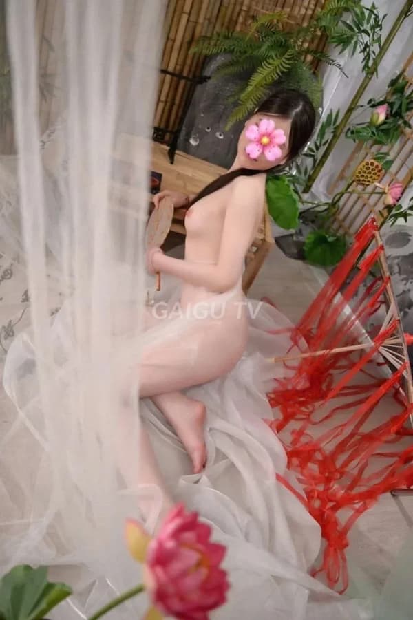 Bé Ngọc Ánh xinh tươi nhẹ nhàng chiều khách như người yêu 6