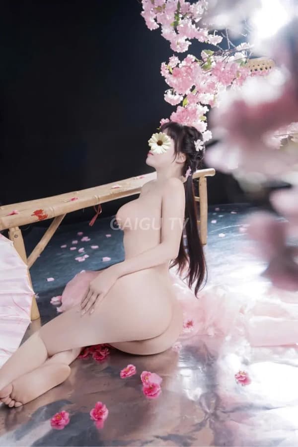 Vy Gương xinh xắn dáng dây ngực to mông cong nhẹ nhàng như người yêu 7