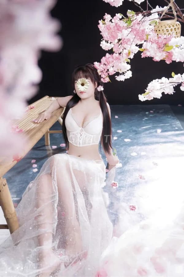 Vy Gương xinh xắn dáng dây ngực to mông cong nhẹ nhàng như người yêu 5