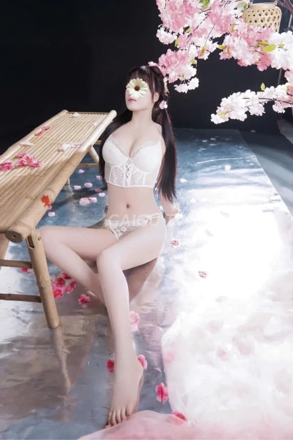 Vy Gương xinh xắn dáng dây ngực to mông cong nhẹ nhàng như người yêu 6