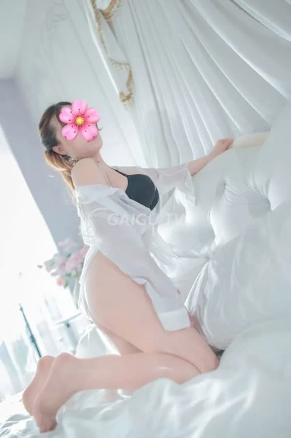Mỹ Chi ngoan ngoãn chiều khách hết mình 7