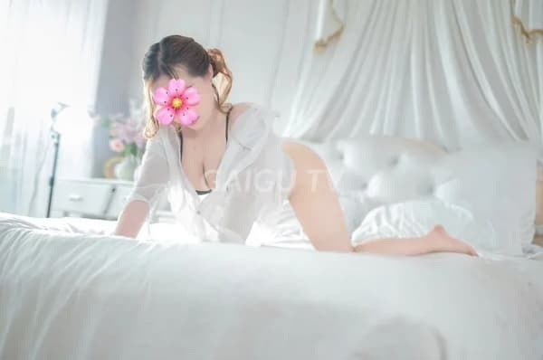 Mỹ Chi ngoan ngoãn chiều khách hết mình 10