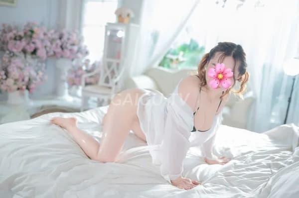 Mỹ Chi ngoan ngoãn chiều khách hết mình 16