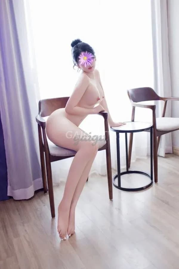 Tường Vy face ưa nhìn nét dâm quyến rũ luôn tươi cười vui vẻ 3