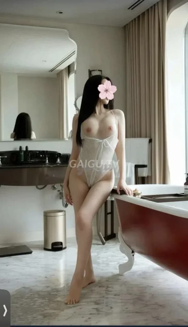Yến Thanh mặt xinh da trắng mịn màng 10
