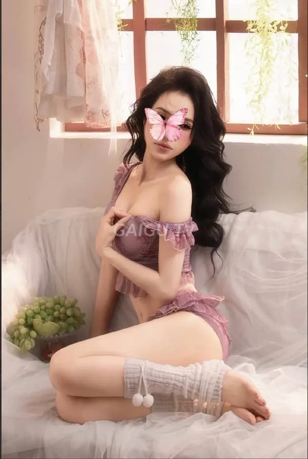 Hotgirl da trắng dáng cực bốc lửa Linh phục vụ nhiệt tình 4